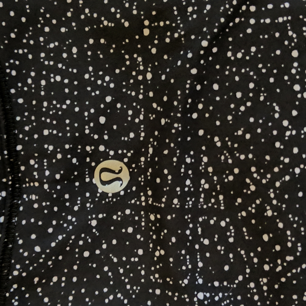 Lululemon black and white top